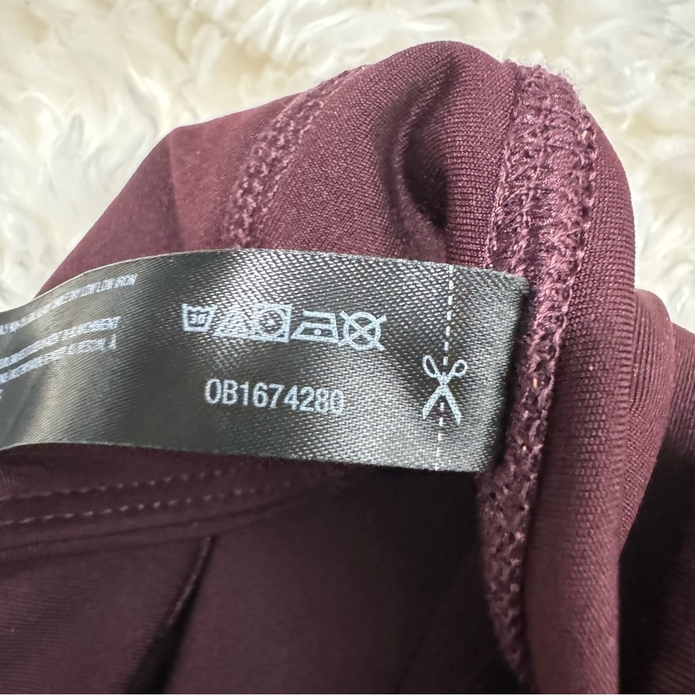 Free People Resilience Slim Leg Flare Yoga Pants Leggings in Fig Jam Size XL - Picture 13 of 13